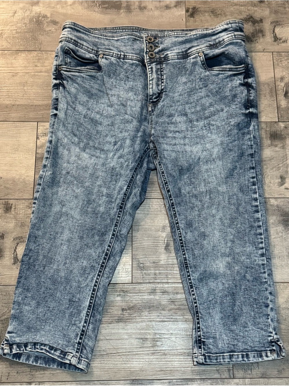 Frankie & Stella Women's Washed Blue Capri Jeans 18W
